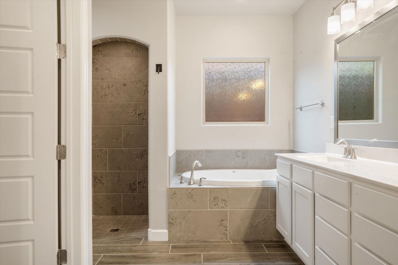 Rio Rancho, New Mexico, 87124, United States, 4 Bedrooms Bedrooms, ,4 BathroomsBathrooms,Residential,For Sale,1919636