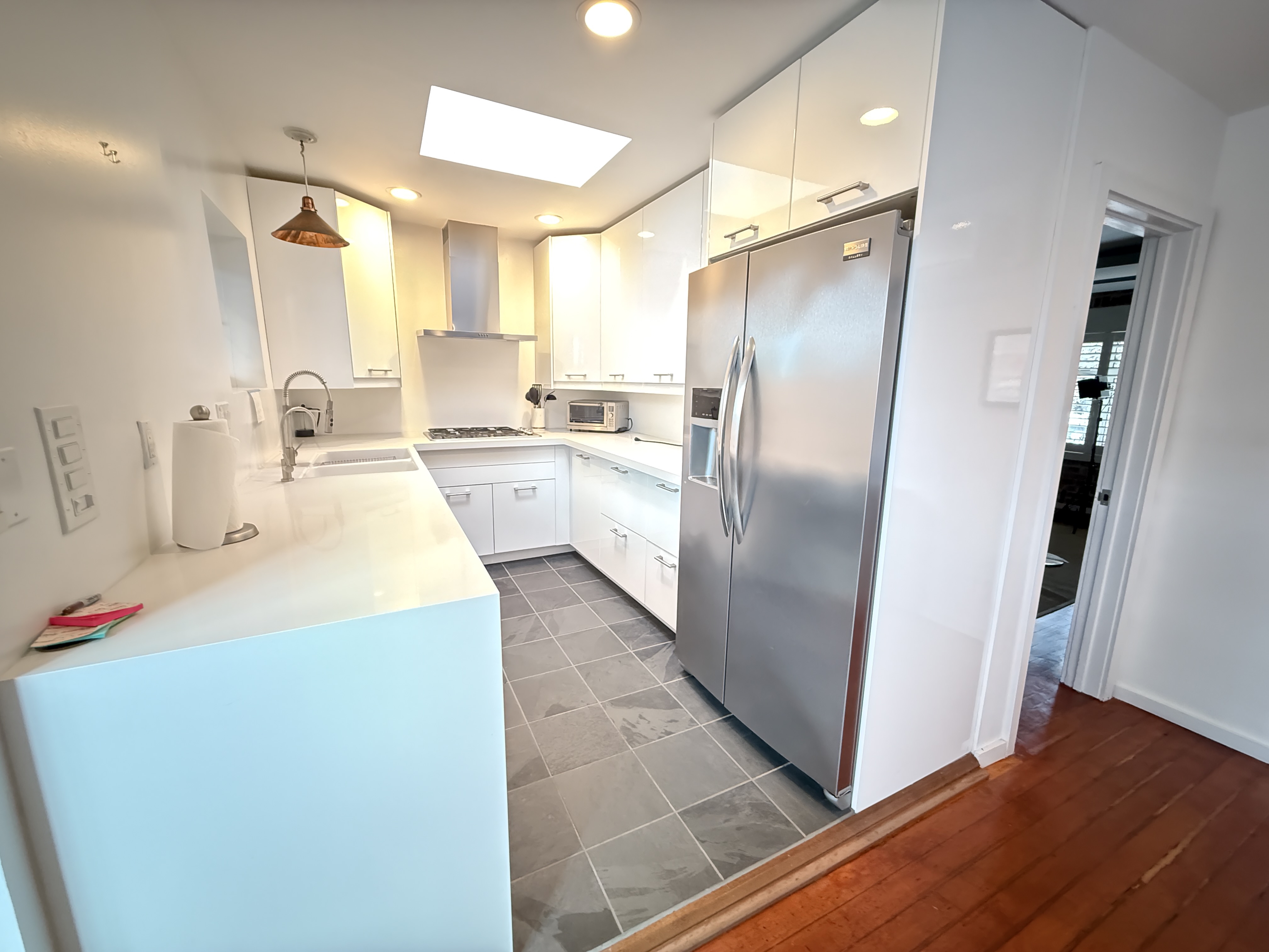 Venice, California, 90291, United States, 2 Bedrooms Bedrooms, ,2 BathroomsBathrooms,Residential,For Sale,1989635