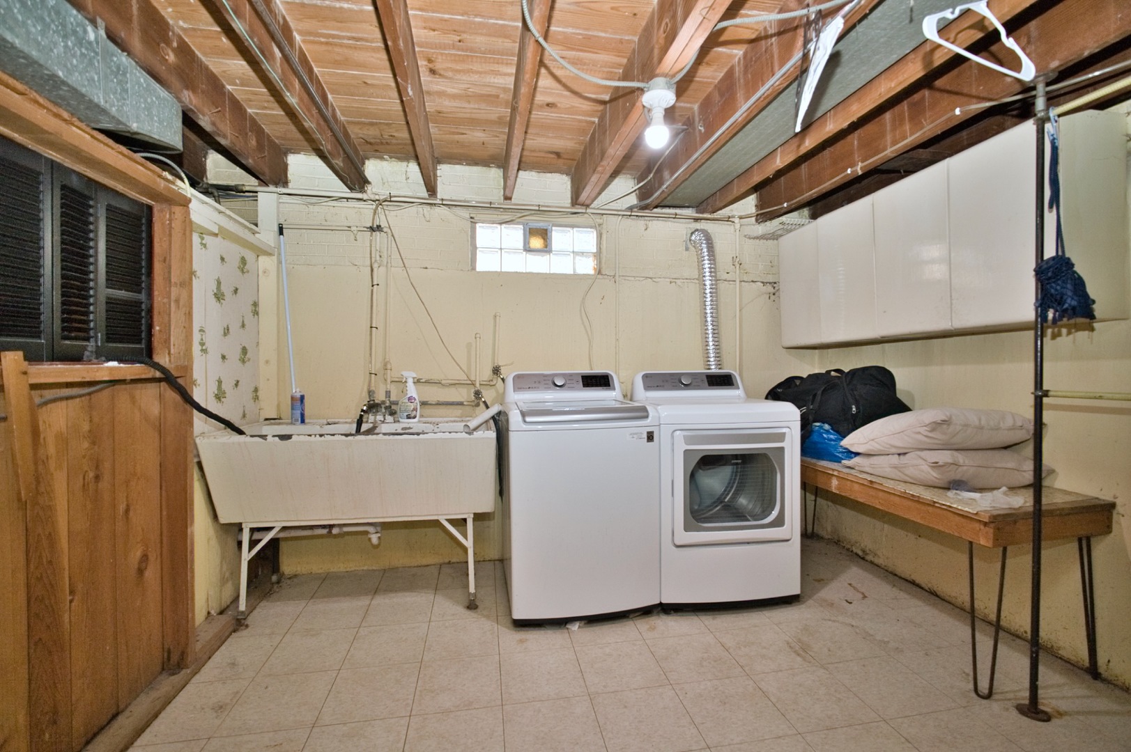 Lincolnwood, Illinois, 60712, United States, 3 Bedrooms Bedrooms, ,2 BathroomsBathrooms,Residential,For Sale,1863685