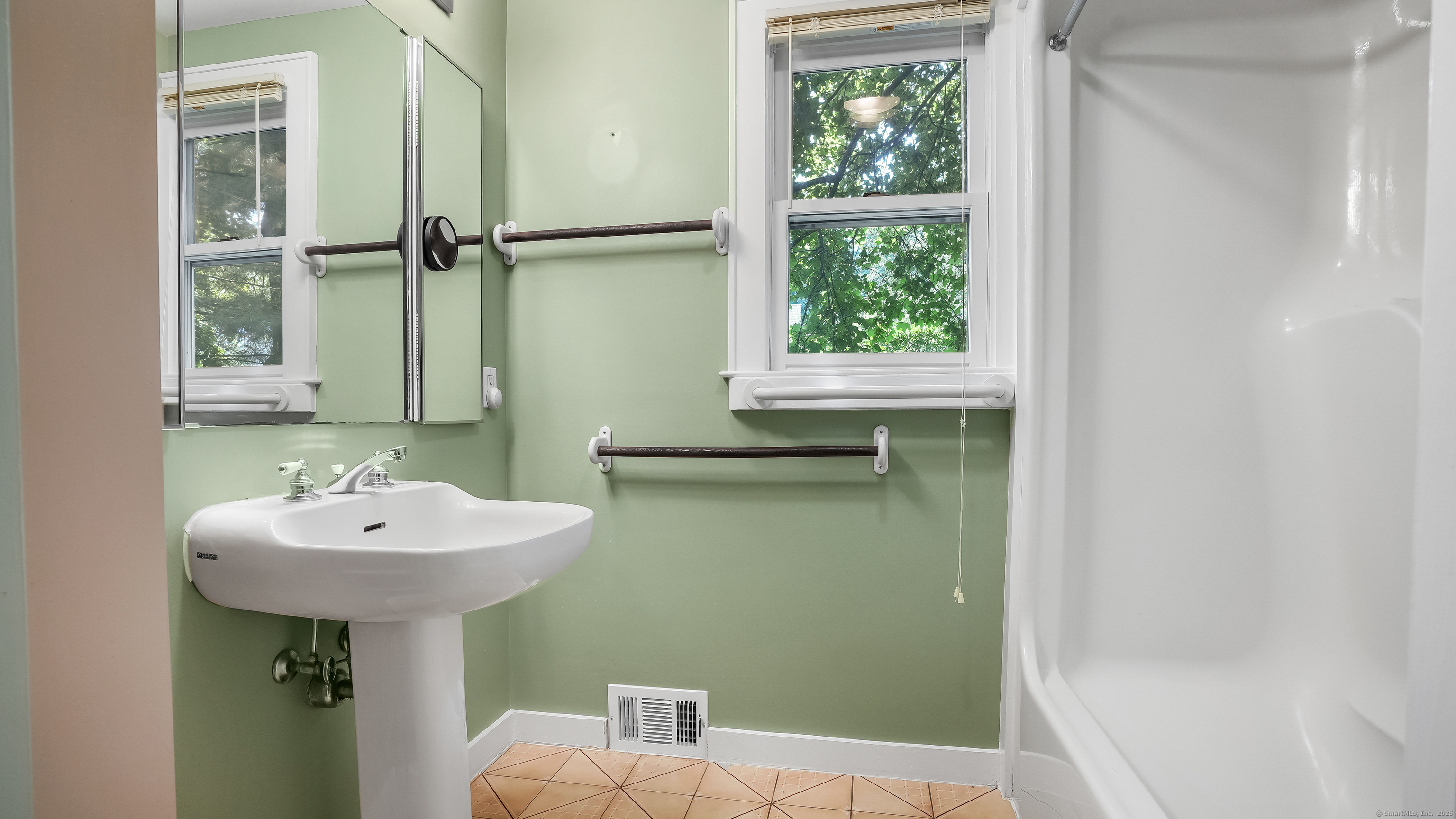 Hamden, Connecticut, 06517, United States, 4 Bedrooms Bedrooms, ,3 BathroomsBathrooms,Residential,For Sale,1917035