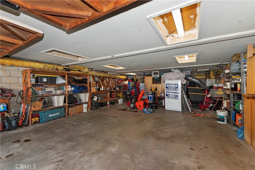 Lake Arrowhead, California, 92352, United States, 4 Bedrooms Bedrooms, ,3 BathroomsBathrooms,Residential,For Sale,1975175