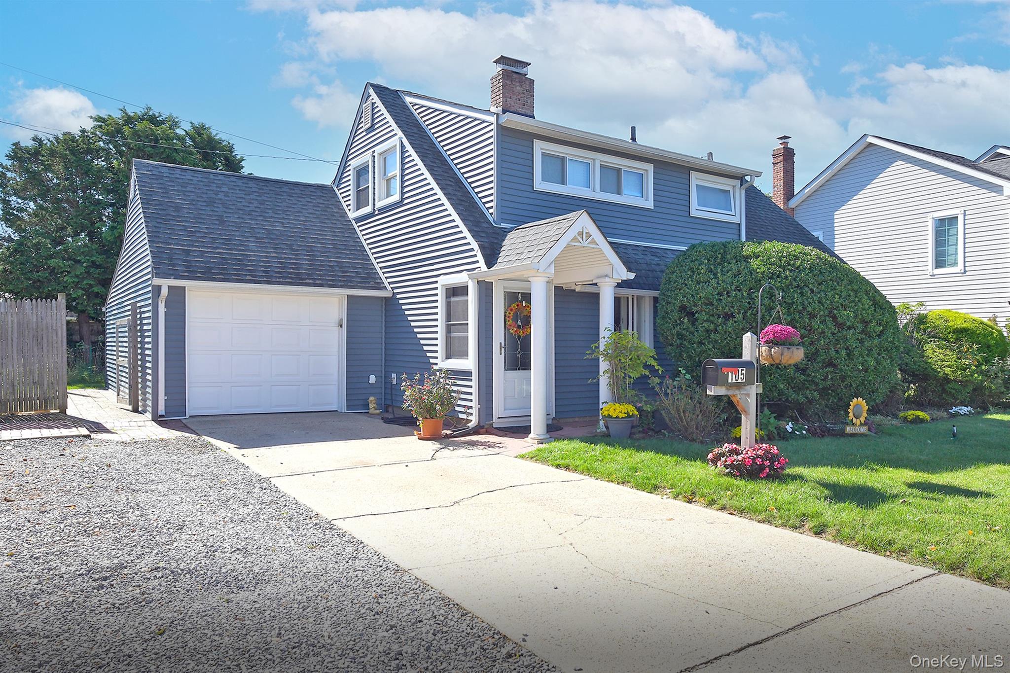 Bucket Ln, Levittown, NY 11756