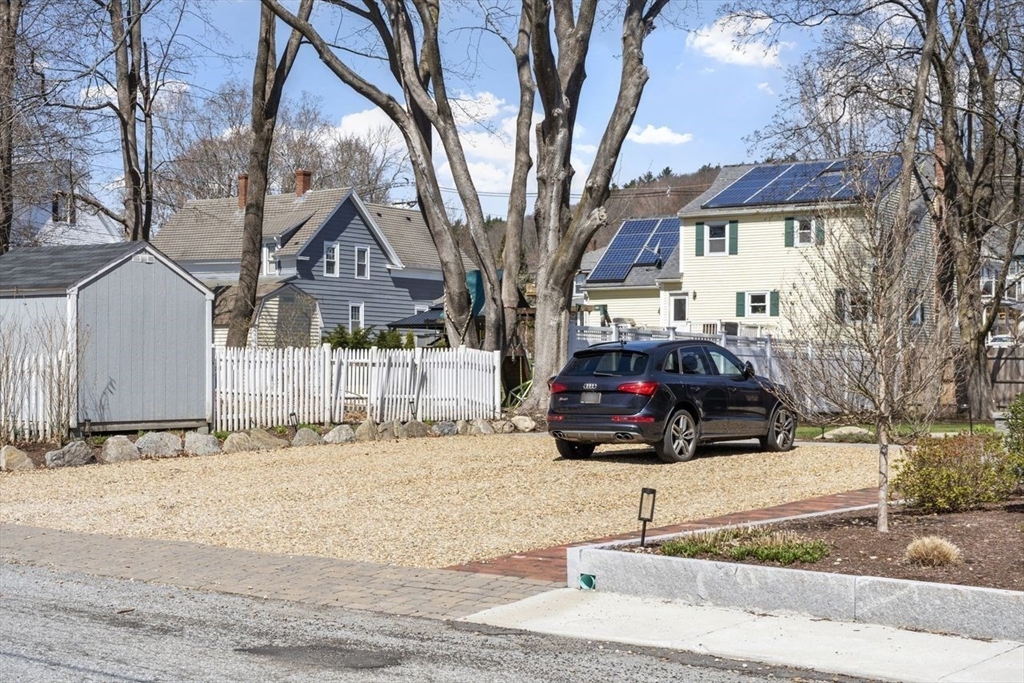 Amesbury, Massachusetts, 01913, United States, 2 Bedrooms Bedrooms, ,2 BathroomsBathrooms,Residential,For Sale,2049079