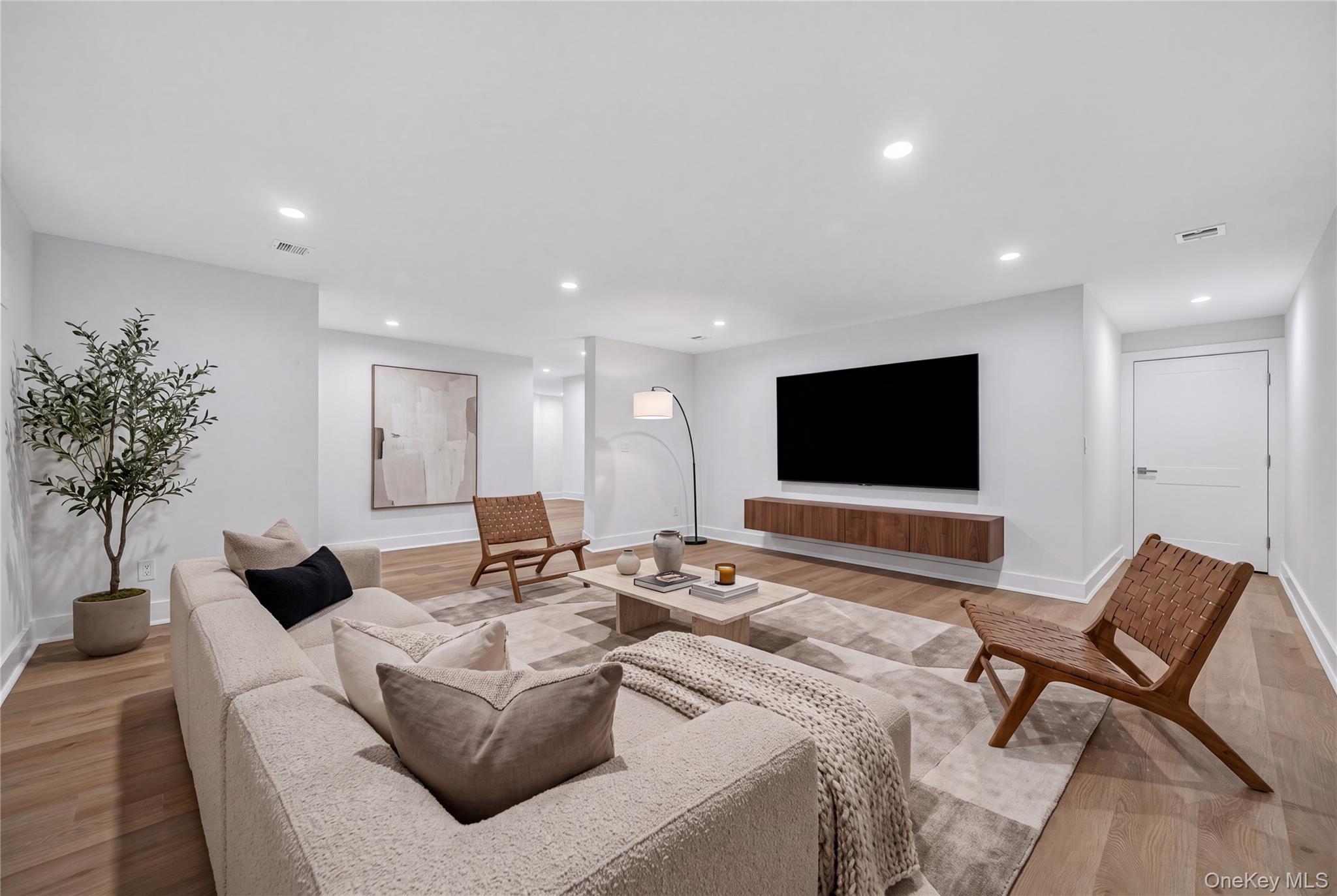  63 Three Ponds Lane W, Woodbury, NY, 11797 - 物件實景