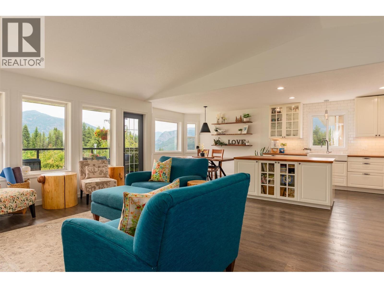 CASTLEGAR, British Columbia, V1N 3Z1, CA, 5 Bedrooms Bedrooms, ,3 BathroomsBathrooms,Residential,For Sale,1918005