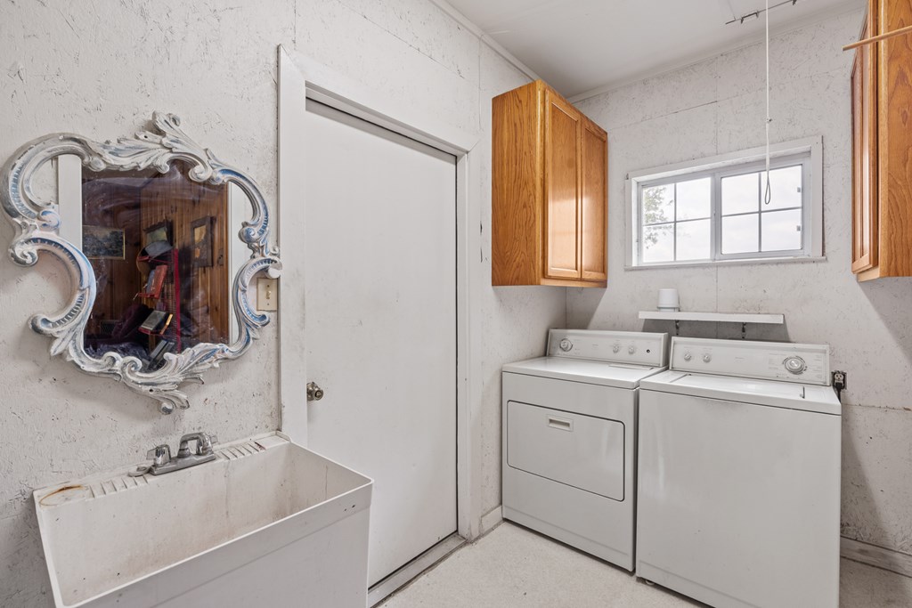 Fredericksburg, Texas, 78624, United States, 3 Bedrooms Bedrooms, ,2 BathroomsBathrooms,Residential,For Sale,1977273