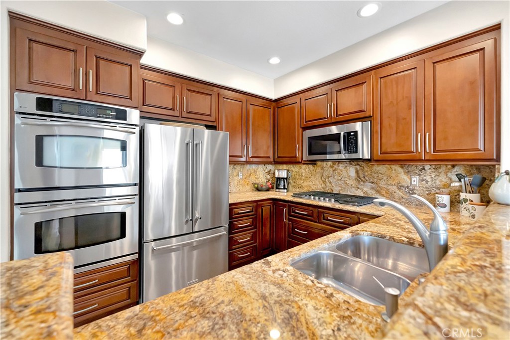 Huntington Beach, California, 92648, United States, 2 Bedrooms Bedrooms, ,3 BathroomsBathrooms,Residential,For Sale,1992033