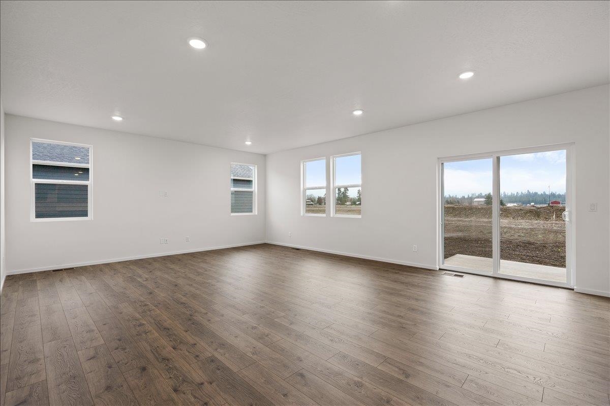 Deer Park, Washington, 99006, United States, 5 Bedrooms Bedrooms, ,2 BathroomsBathrooms,Residential,For Sale,1956687