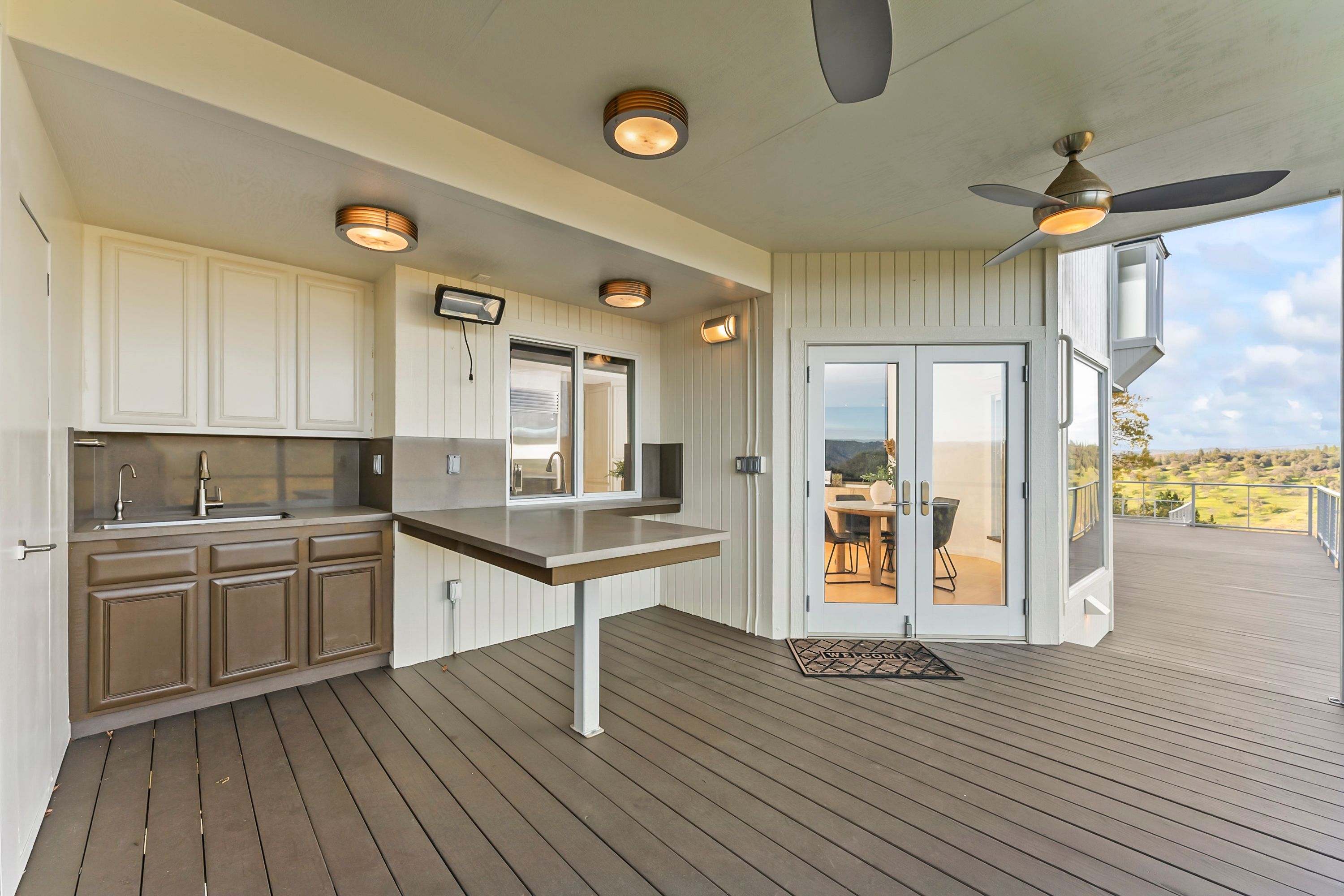  River Views • Pool • A Striking Estate That Makes a Statement - 物件實景