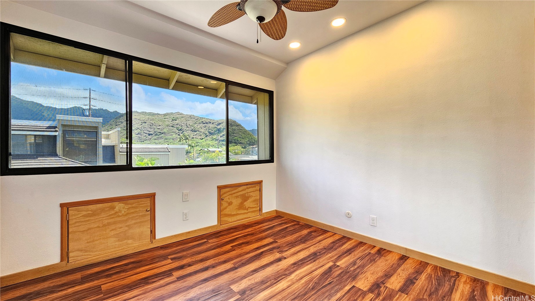 Honolulu, Hawaii, 96821, United States, 2 Bedrooms Bedrooms, ,3 BathroomsBathrooms,Residential,For Sale,1838475