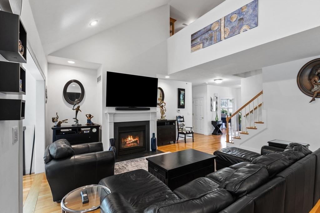 Westford, Massachusetts, 01886, United States, 3 Bedrooms Bedrooms, ,4 BathroomsBathrooms,Residential,For Sale,1923619