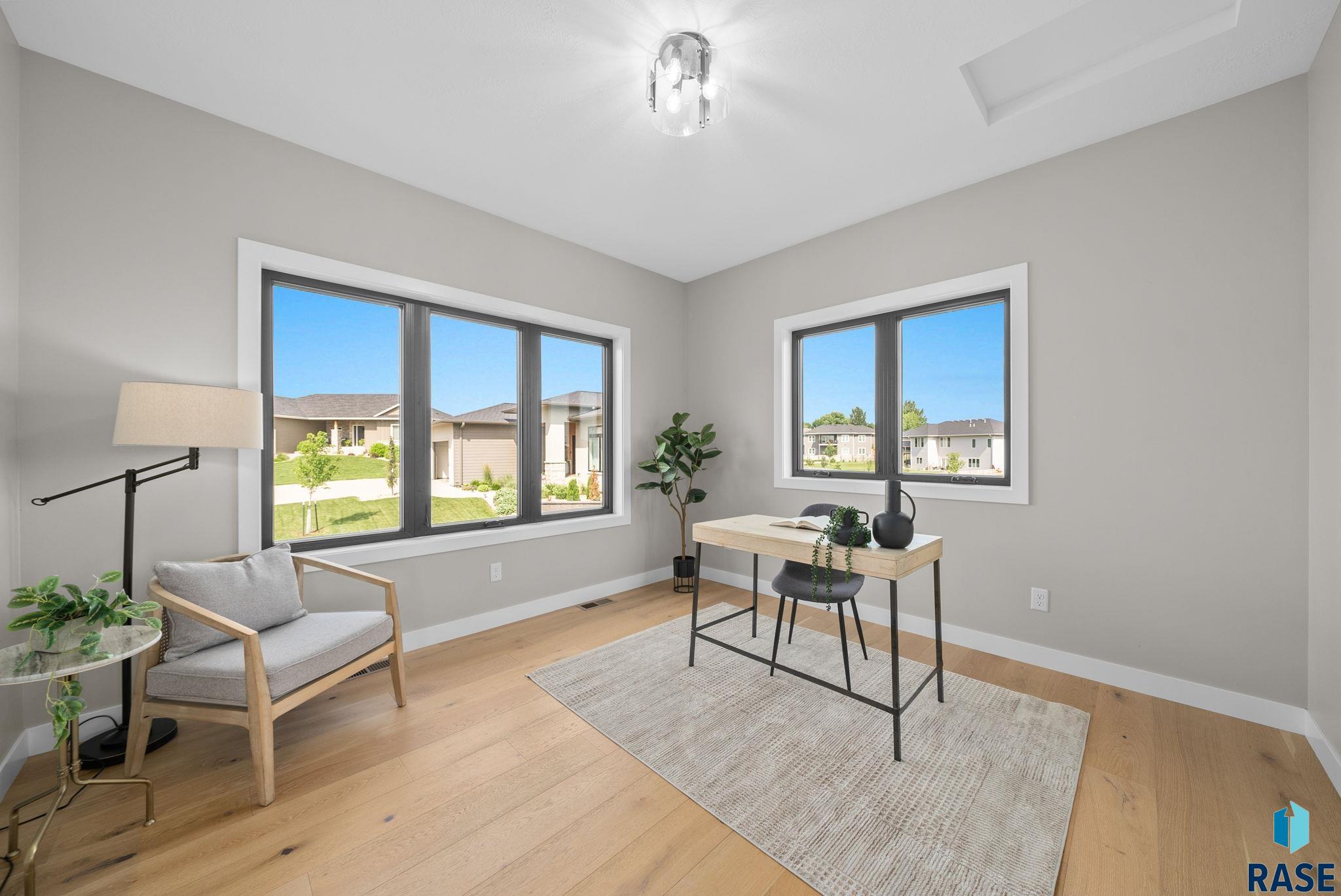 Sioux Falls, South Dakota, 57110, United States, 6 Bedrooms Bedrooms, ,4 BathroomsBathrooms,Residential,For Sale,1892157