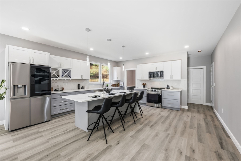 Holyoke, Massachusetts, 01040, United States, 3 Bedrooms Bedrooms, ,3 BathroomsBathrooms,Residential,For Sale,2003415