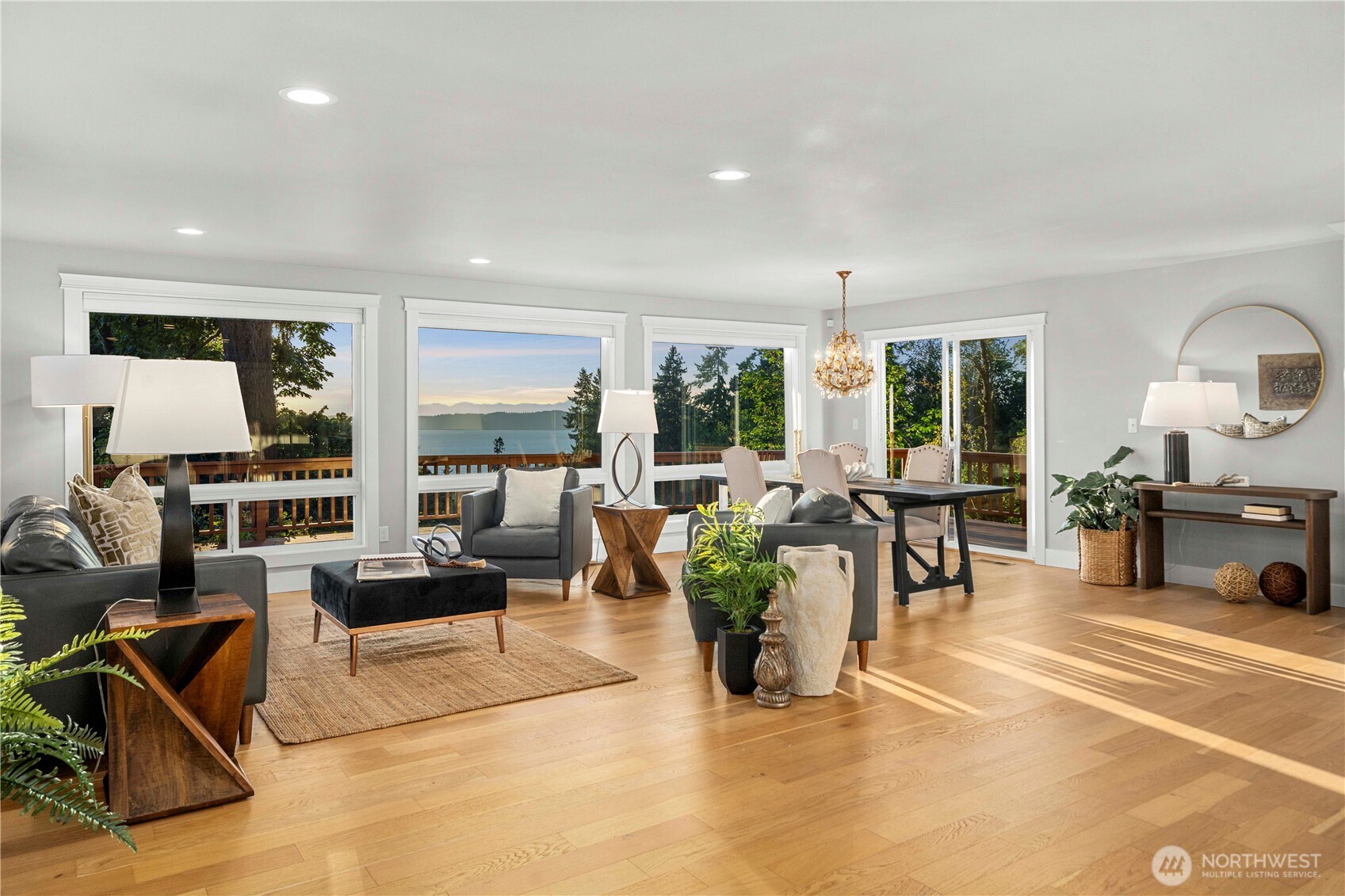 Federal Way, Washington, 98003, United States, 4 Bedrooms Bedrooms, ,2 BathroomsBathrooms,Residential,For Sale,1924740