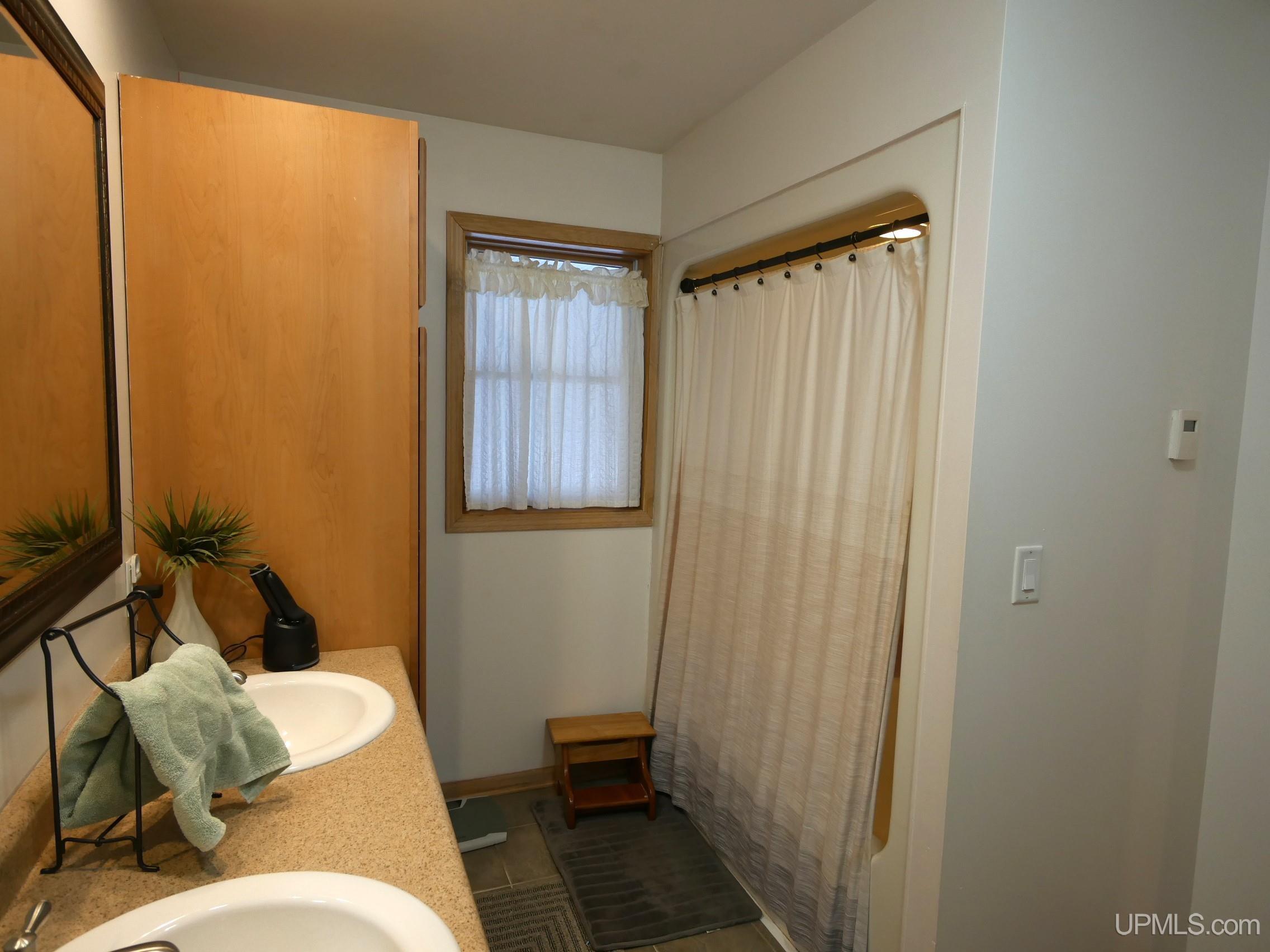 Houghton, Michigan, 49931, United States, 4 Bedrooms Bedrooms, ,3 BathroomsBathrooms,Residential,For Sale,1924380