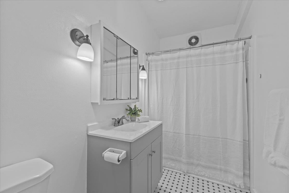 Stowe, Vermont, 05672, United States, 4 Bedrooms Bedrooms, ,2 BathroomsBathrooms,Residential,For Sale,2003261