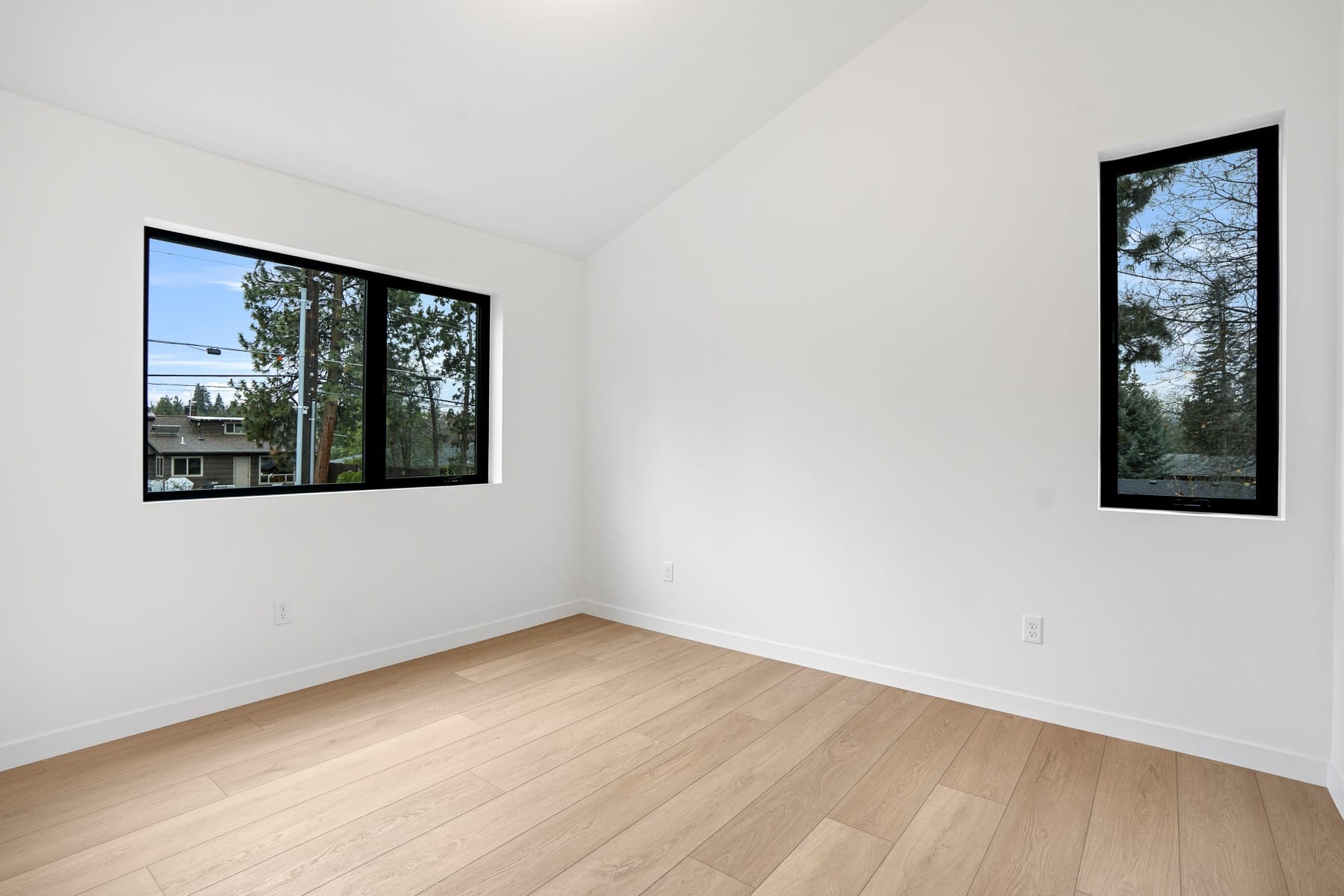  637 NE Marshall Avenue Bend, OR 97701 - 物件實景