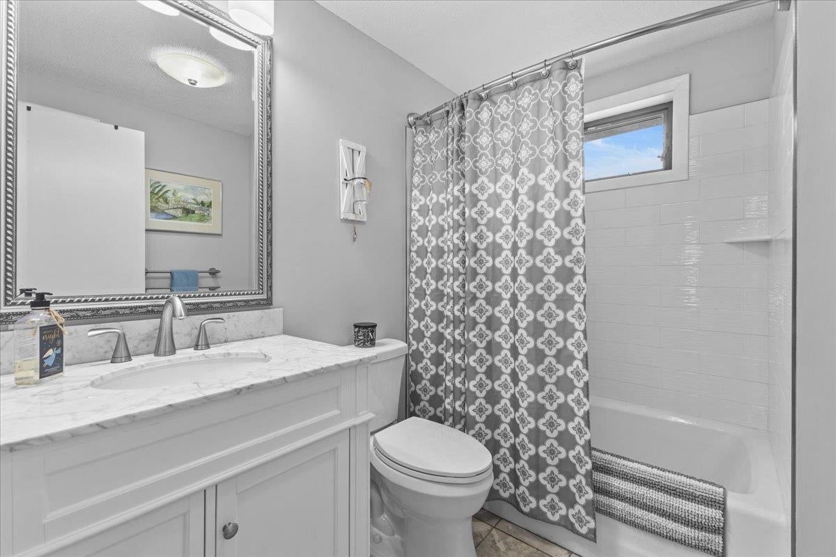 Stowe, Vermont, 05672, United States, 3 Bedrooms Bedrooms, ,2 BathroomsBathrooms,Residential,For Sale,1907047