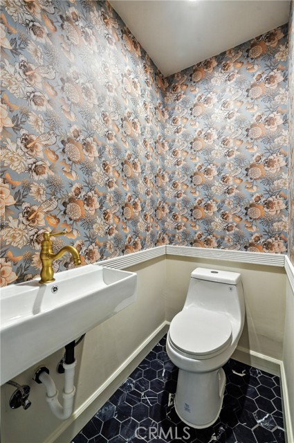 Los Angeles, California, 90047, United States, 2 Bedrooms Bedrooms, ,2 BathroomsBathrooms,Residential,For Sale,1935567