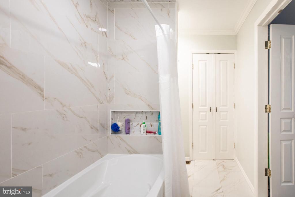 Hightstown, New Jersey, 08520, United States, 5 Bedrooms Bedrooms, ,4 BathroomsBathrooms,Residential,For Sale,1928581