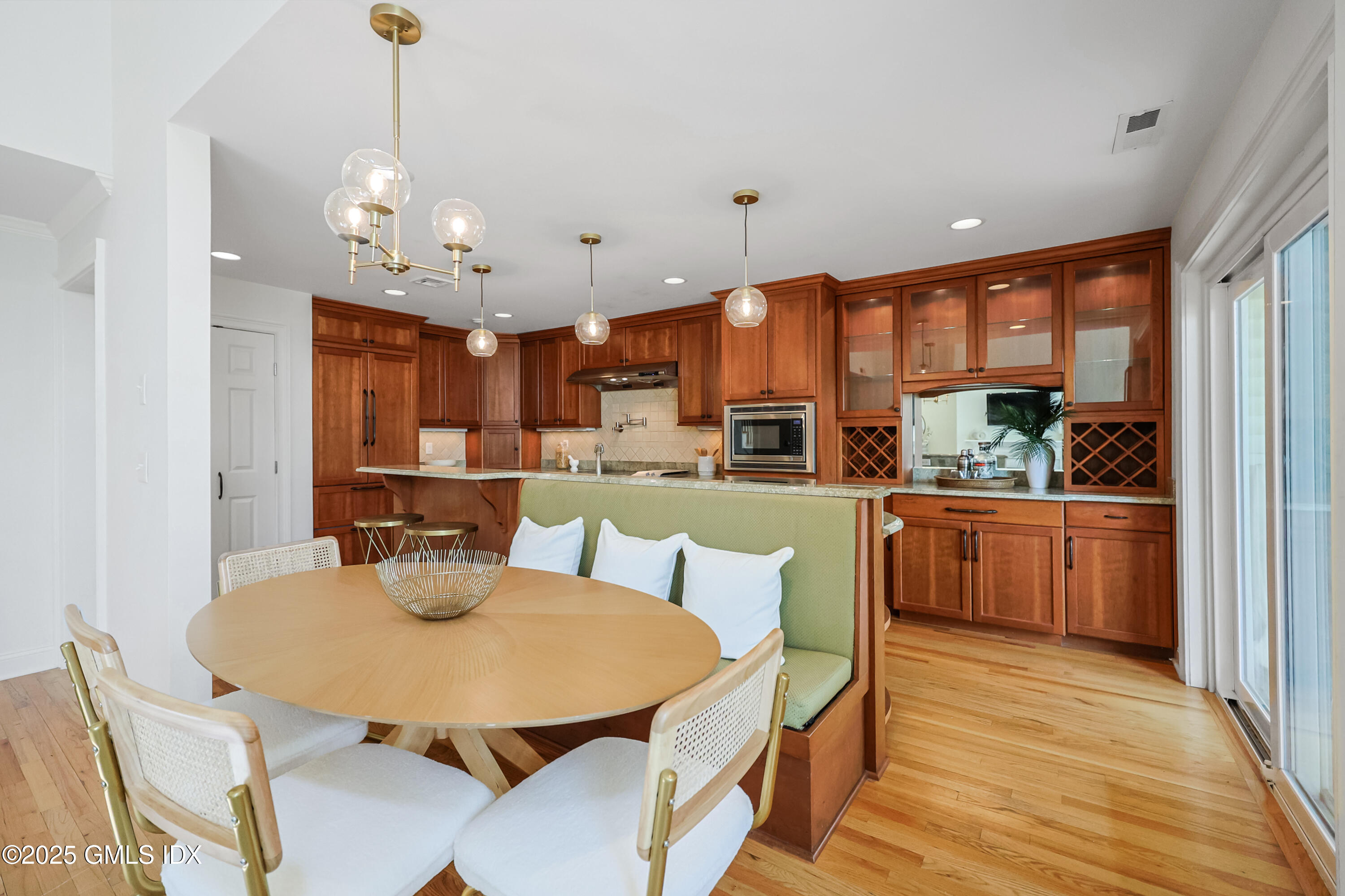 Old Greenwich, Connecticut, 06870, United States, 4 Bedrooms Bedrooms, ,5 BathroomsBathrooms,Residential,For Sale,1821609