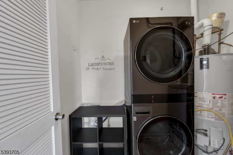 Belleville Twp., New Jersey, 07109, United States, 2 Bedrooms Bedrooms, ,3 BathroomsBathrooms,Residential,For Sale,1971321