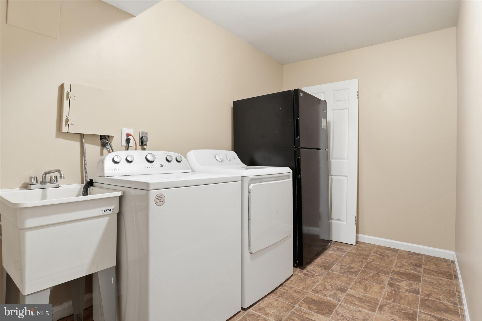 Alexandria, Virginia, 22315, United States, 4 Bedrooms Bedrooms, ,4 BathroomsBathrooms,Residential,For Sale,2048951
