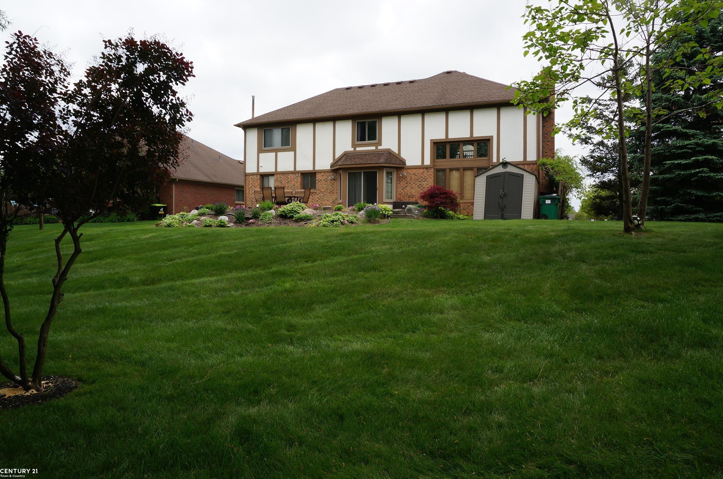 Macomb Twp, Michigan, 48044, United States, 4 Bedrooms Bedrooms, ,4 BathroomsBathrooms,Residential,For Sale,1894299