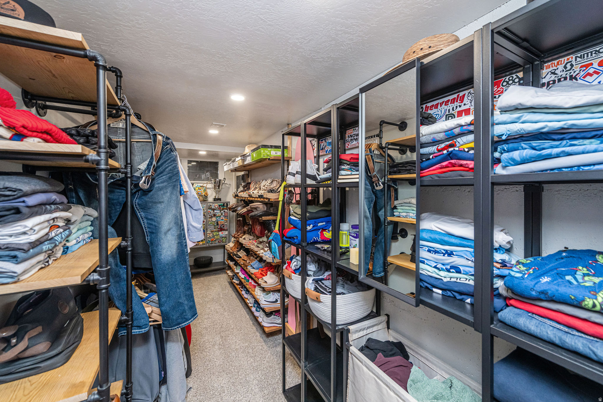 Bountiful, Utah, 84010, United States, 3 Bedrooms Bedrooms, ,2 BathroomsBathrooms,Residential,For Sale,1985173