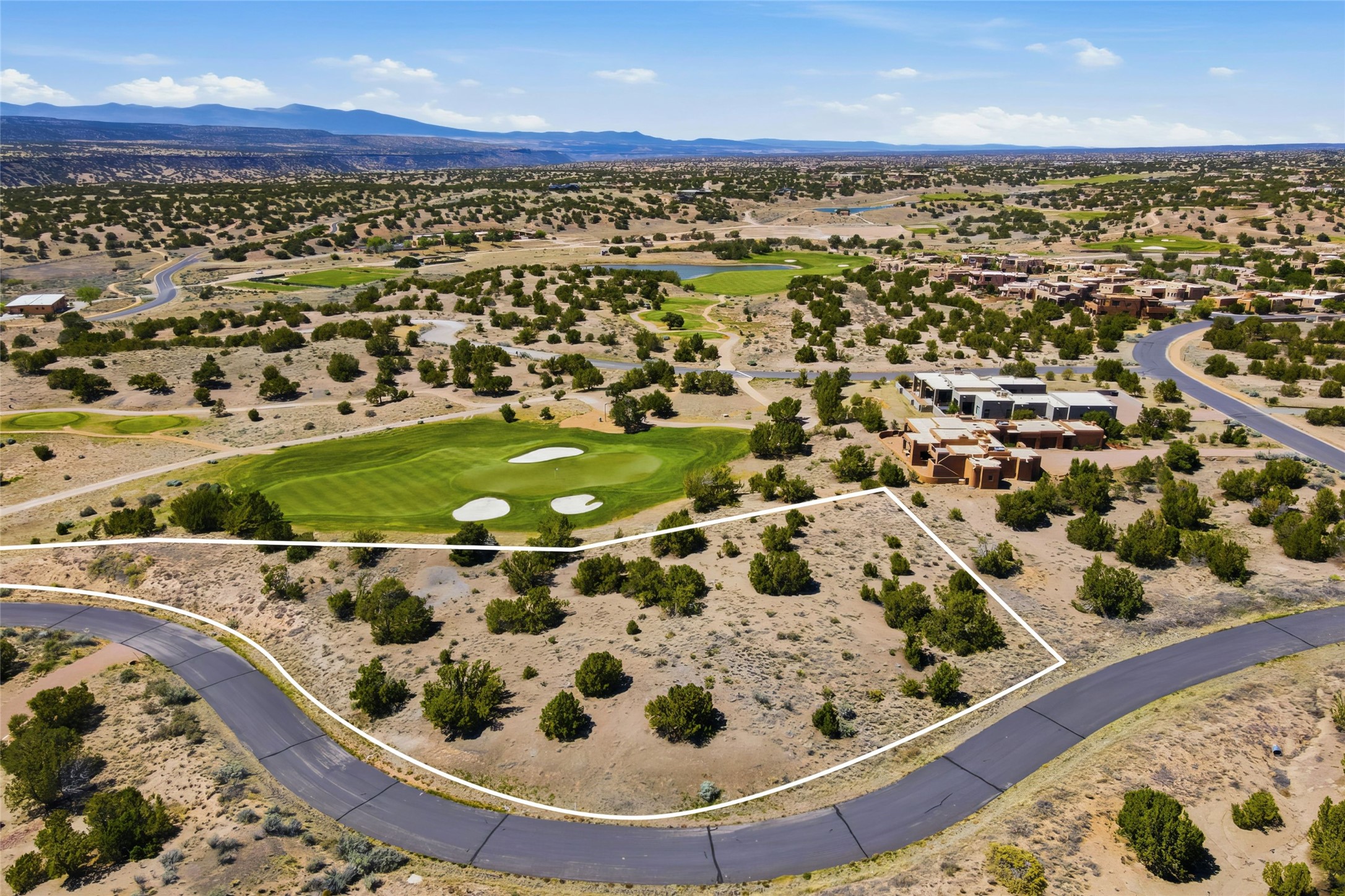  3 Plaza Velasquez Lot 44 - 物件實景