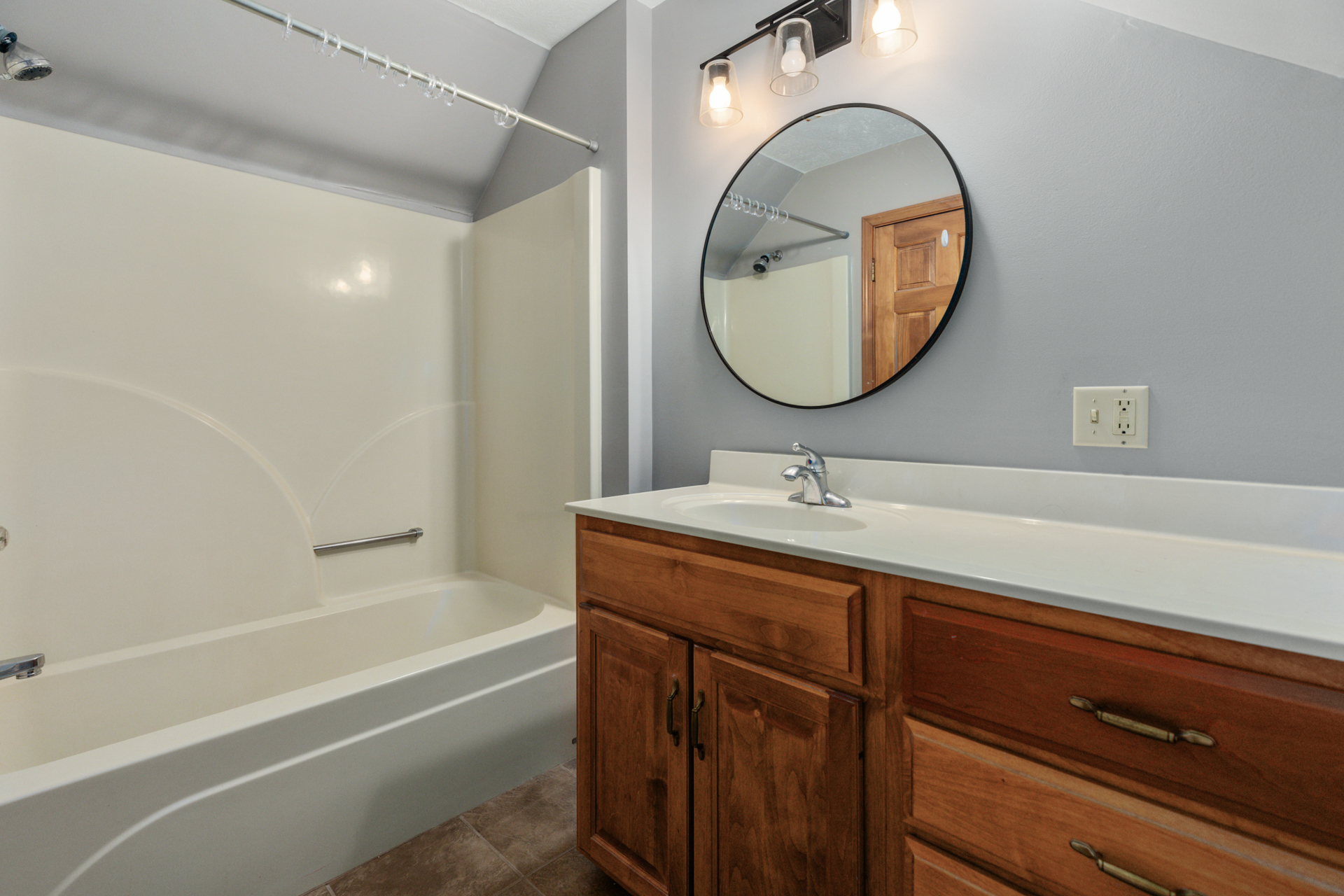 Litchfield, Illinois, 62056, United States, 5 Bedrooms Bedrooms, ,4 BathroomsBathrooms,Residential,For Sale,1986083