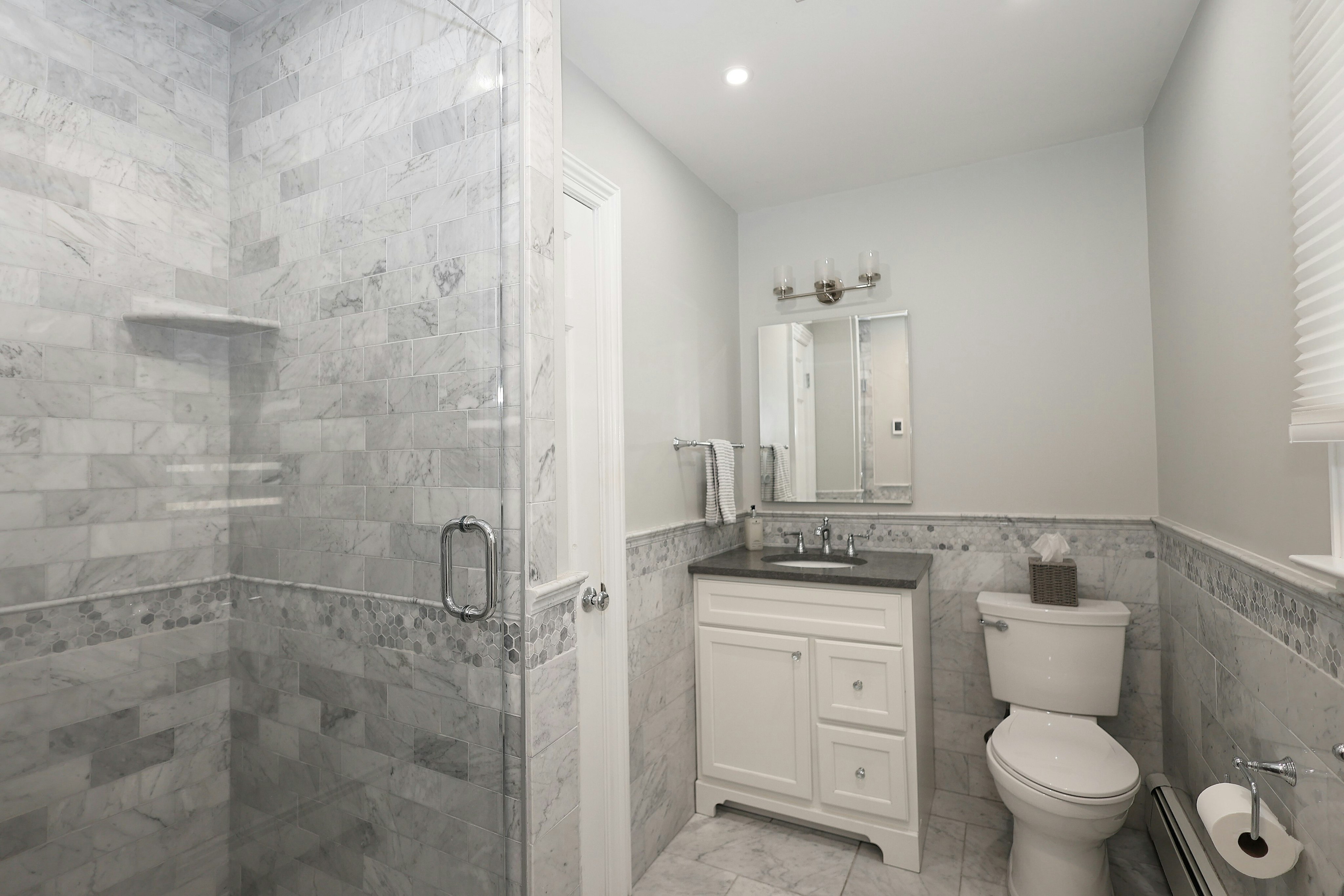  Classic New England Colonial - 物件實景