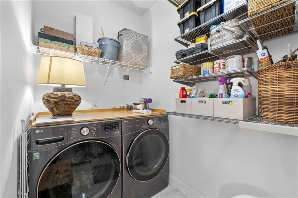 Atlanta, Georgia, 30324, United States, 3 Bedrooms Bedrooms, ,3 BathroomsBathrooms,Residential,For Sale,1948328