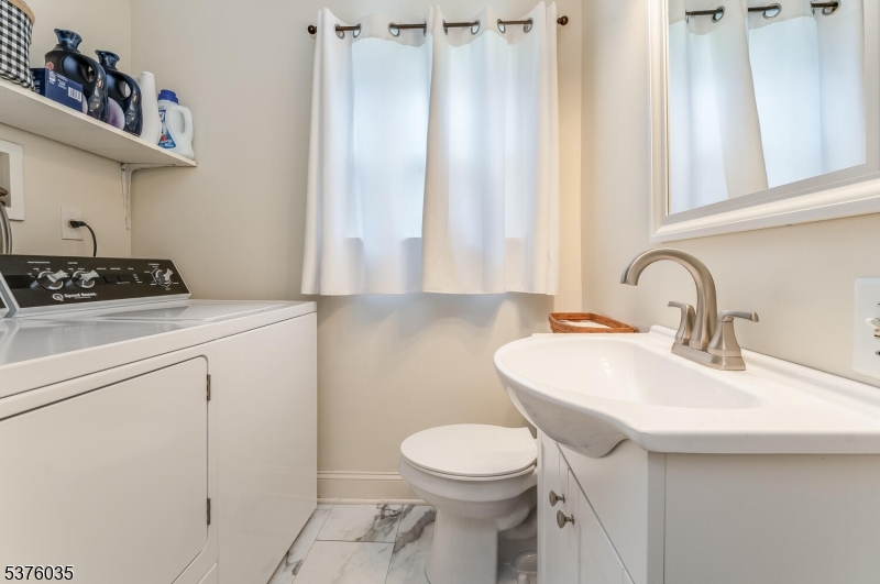 Phillipsburg Town, New Jersey, 08865, United States, 6 Bedrooms Bedrooms, ,4 BathroomsBathrooms,Residential,For Sale,1918649