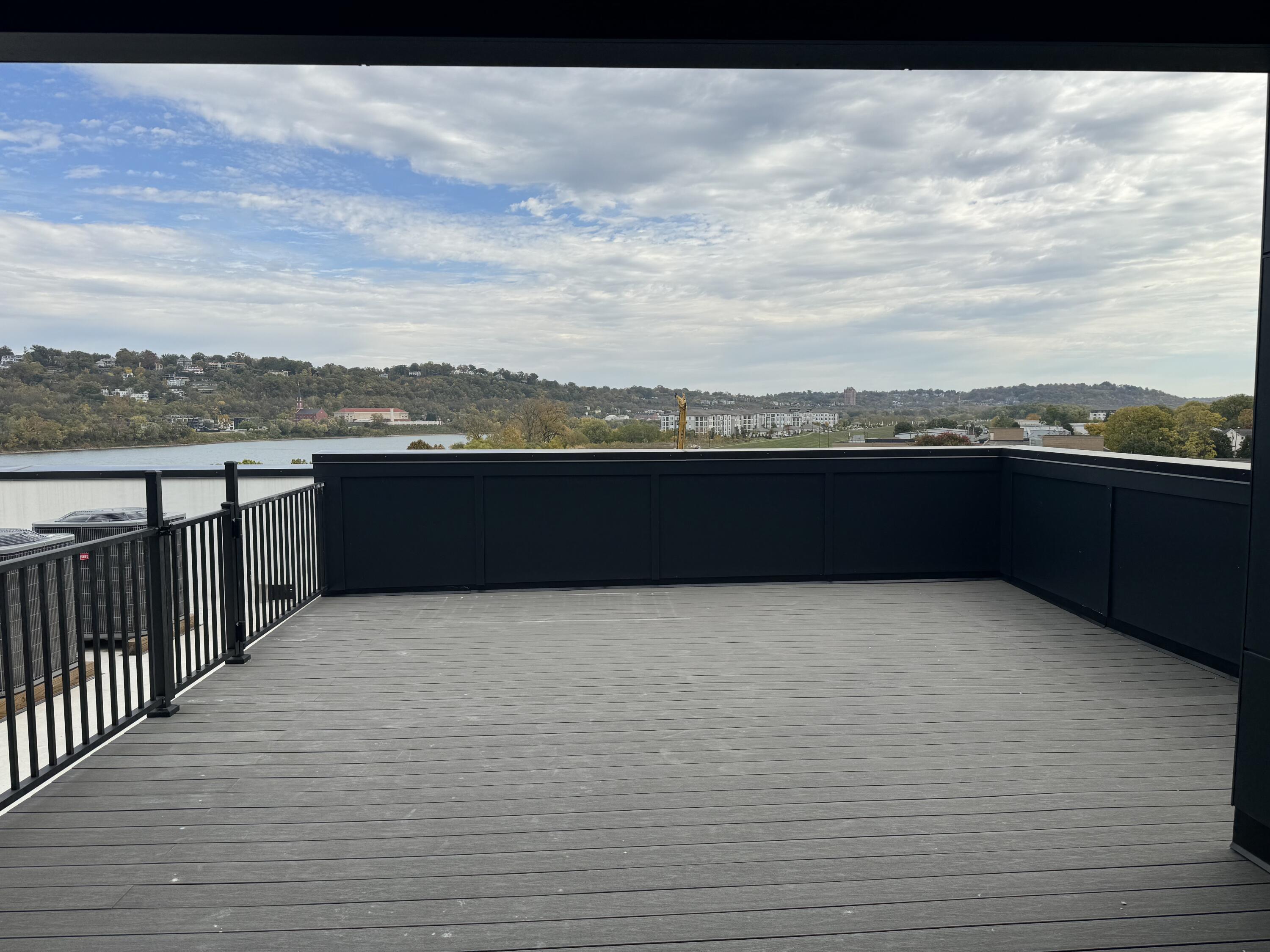 747 Manhattan Boulevard Unit 204, Dayton, Kentucky, 41074, United States, 2 Bedrooms Bedrooms, ,3 BathroomsBathrooms,Residential,For Sale,747 Manhattan Boulevard Unit 204,1375155
