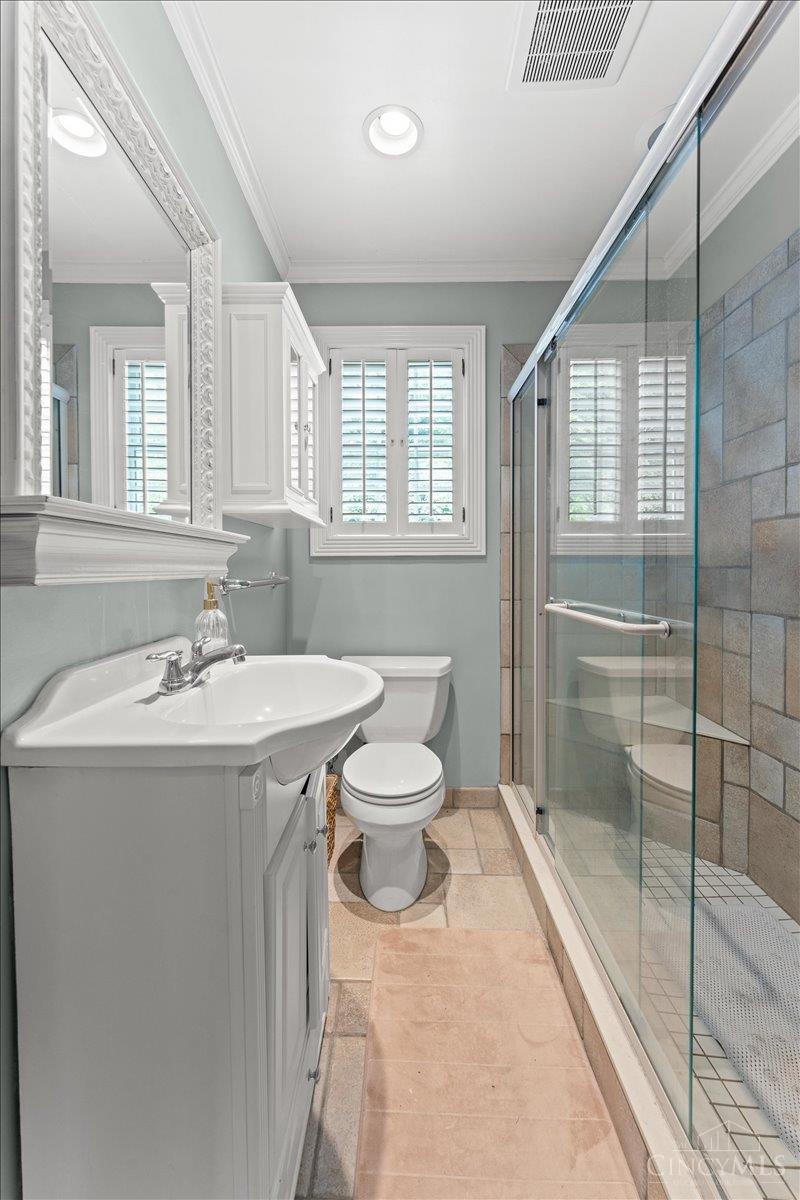 Cincinnati, Ohio, 45226, United States, 3 Bedrooms Bedrooms, ,2 BathroomsBathrooms,Residential,For Sale,1911951