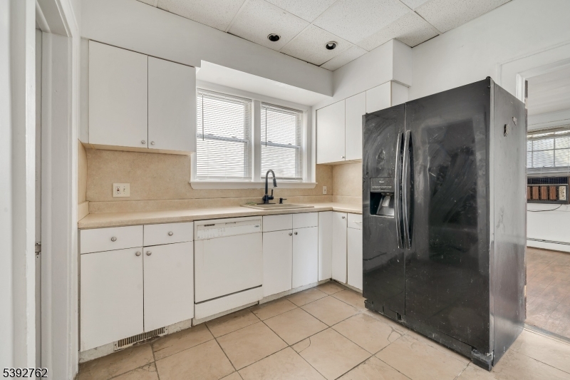 Rahway City, New Jersey, 07065, United States, 5 Bedrooms Bedrooms, ,2 BathroomsBathrooms,Residential,For Sale,1968734