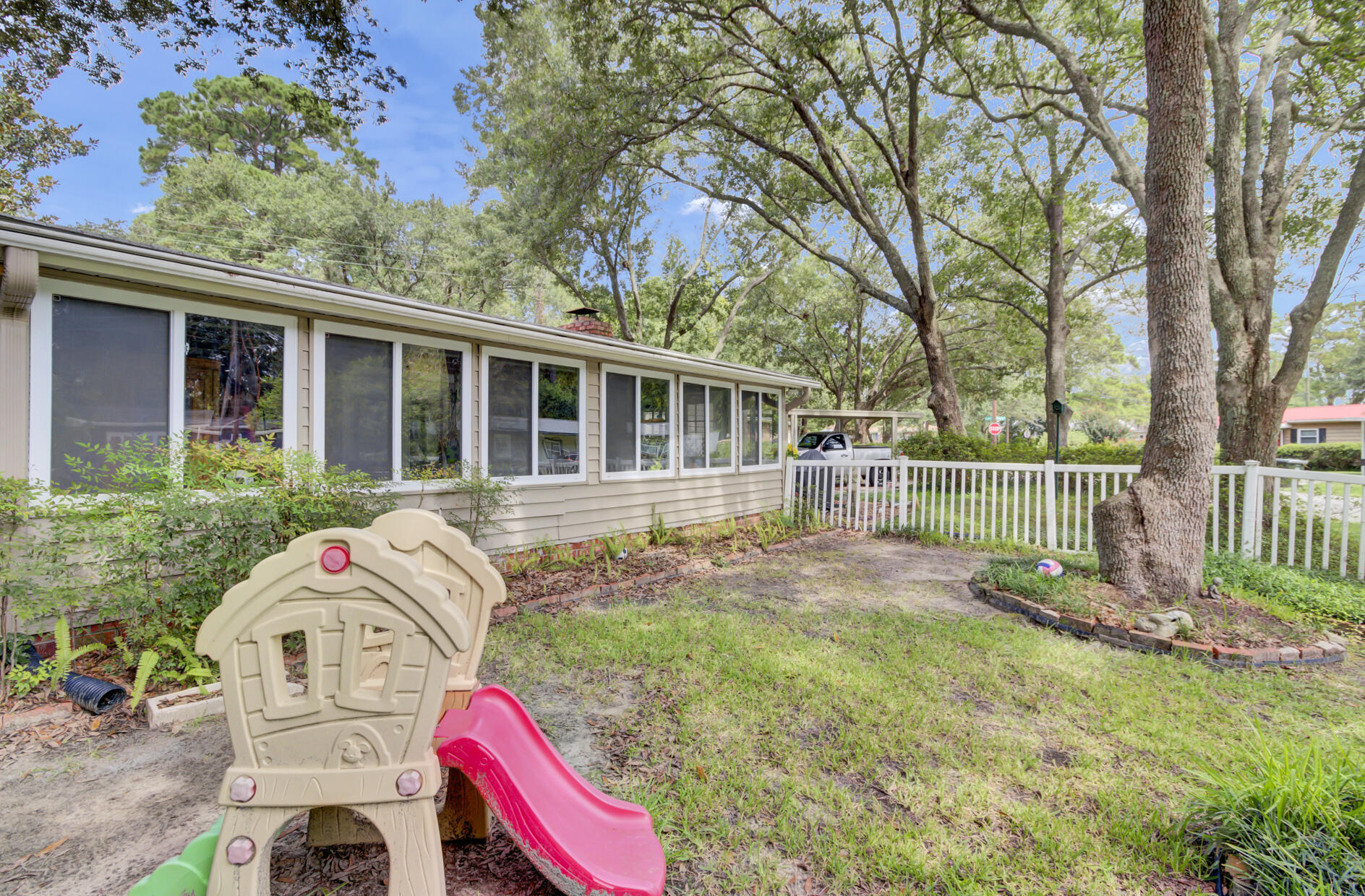 Charleston, South Carolina, 29407, United States, 4 Bedrooms Bedrooms, ,2 BathroomsBathrooms,Residential,For Sale,1950272