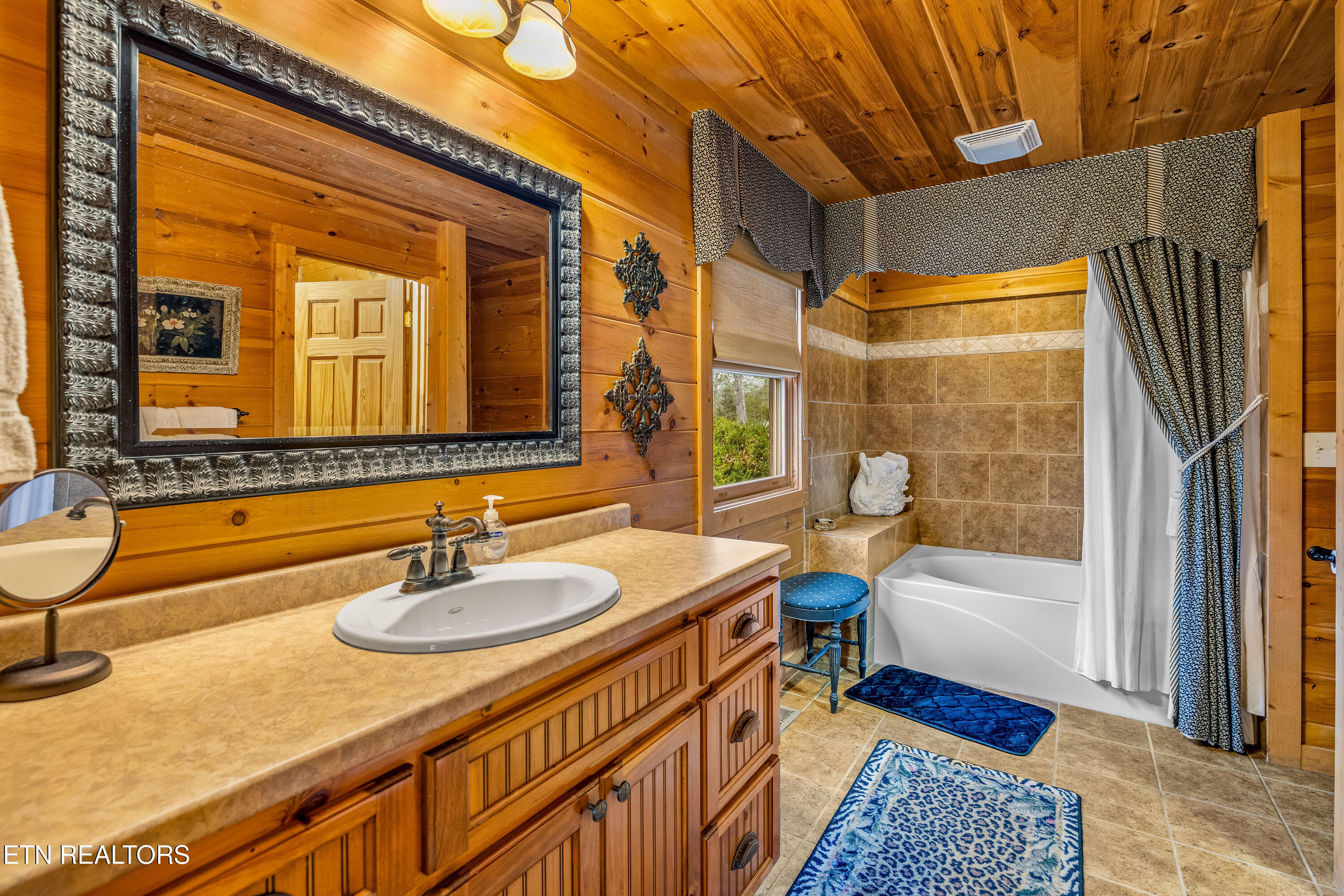 Townsend, Tennessee, 37882, United States, 3 Bedrooms Bedrooms, ,3 BathroomsBathrooms,Residential,For Sale,1982274