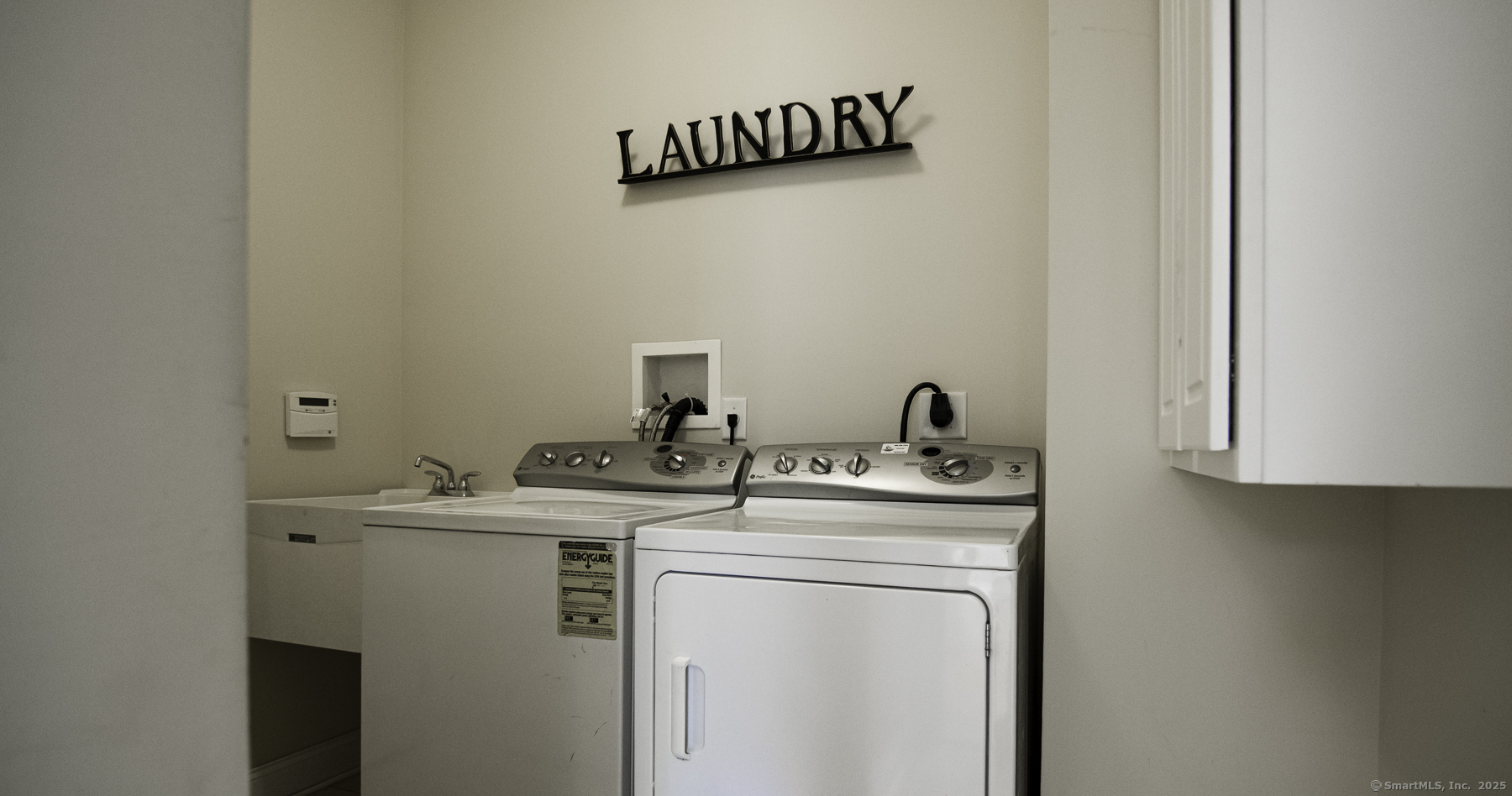 Ridgefield, Connecticut, 06877, United States, 2 Bedrooms Bedrooms, ,3 BathroomsBathrooms,Residential,For Sale,1940449
