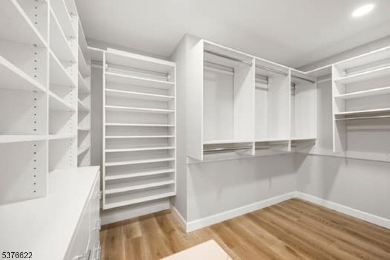 Verona Twp., New Jersey, 07044, United States, 2 Bedrooms Bedrooms, ,2 BathroomsBathrooms,Residential,For Sale,1976257