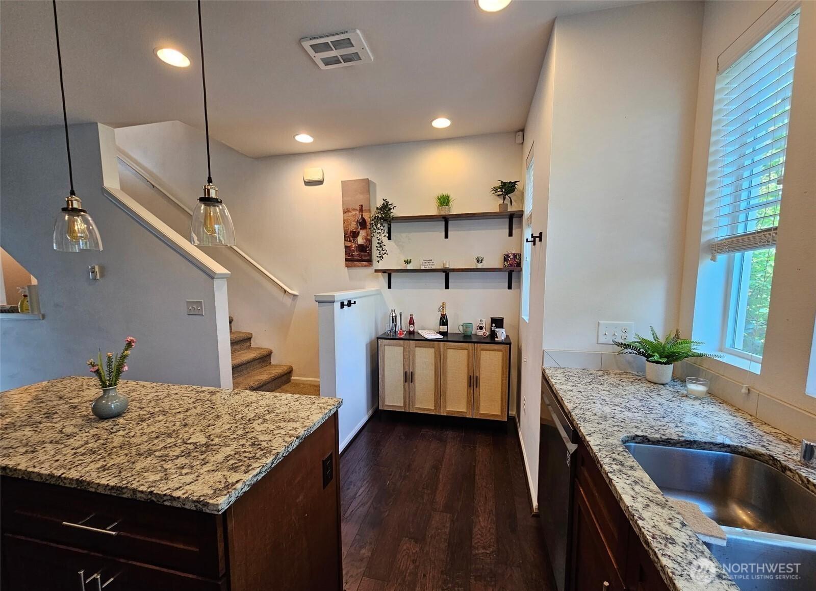 EVERETT, Washington, 98208, United States, 2 Bedrooms Bedrooms, ,3 BathroomsBathrooms,Residential,For Sale,1948588