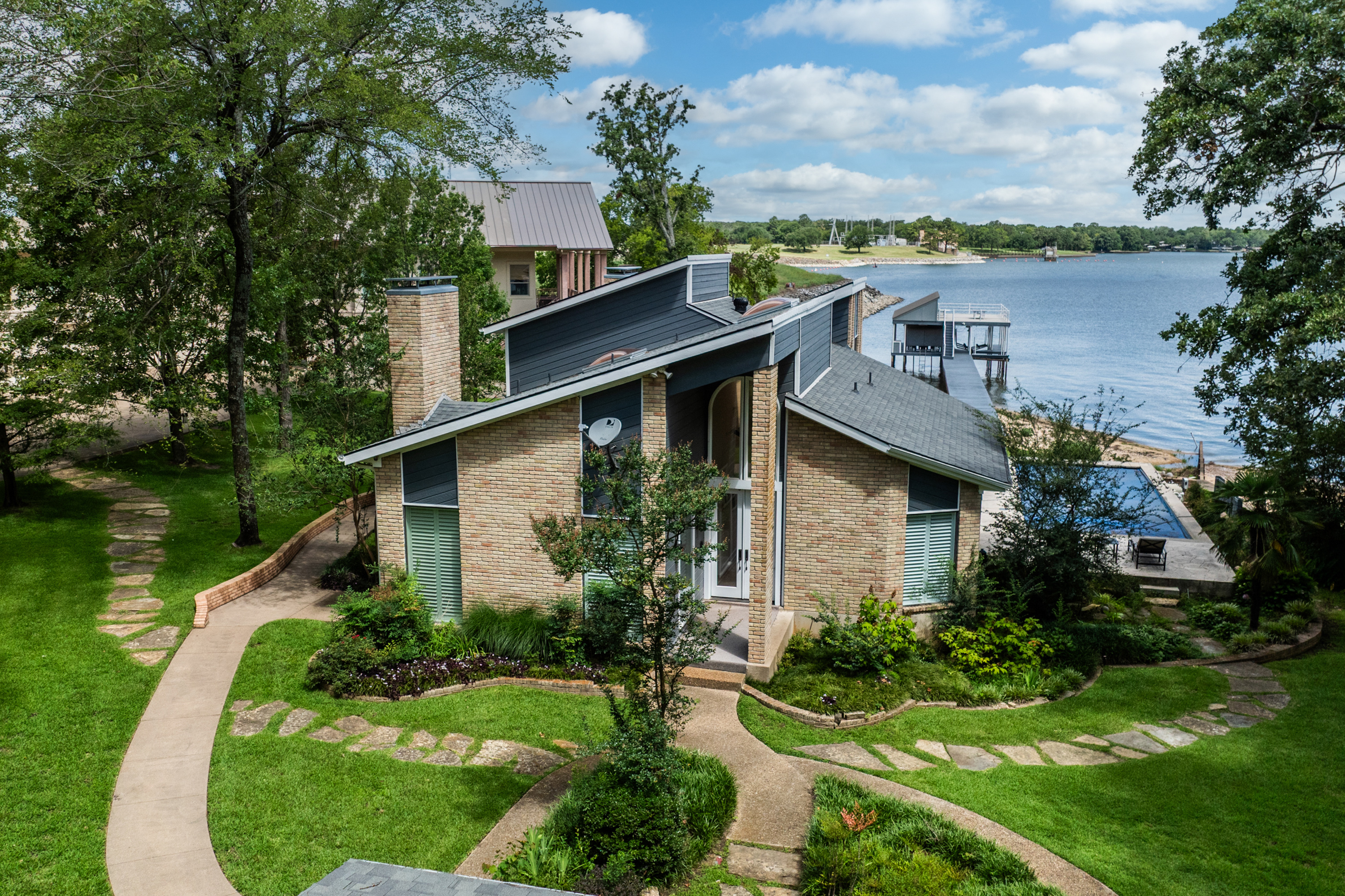  Waterfront Compound on 3.746 Acres at Cedar Creek Lake - 物件實景