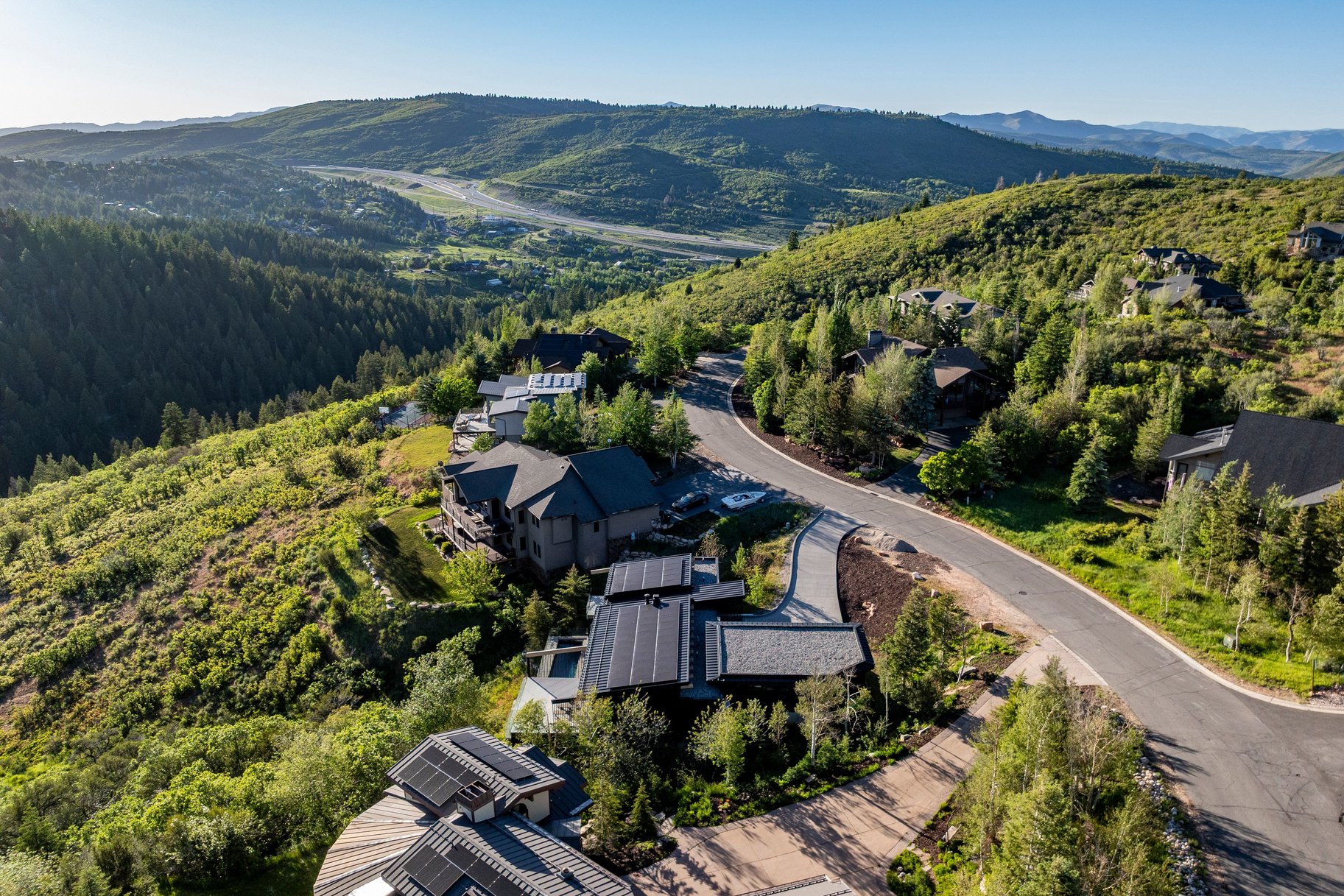  One-of-a-Kind Modern Pinebrook Residence - 物件實景