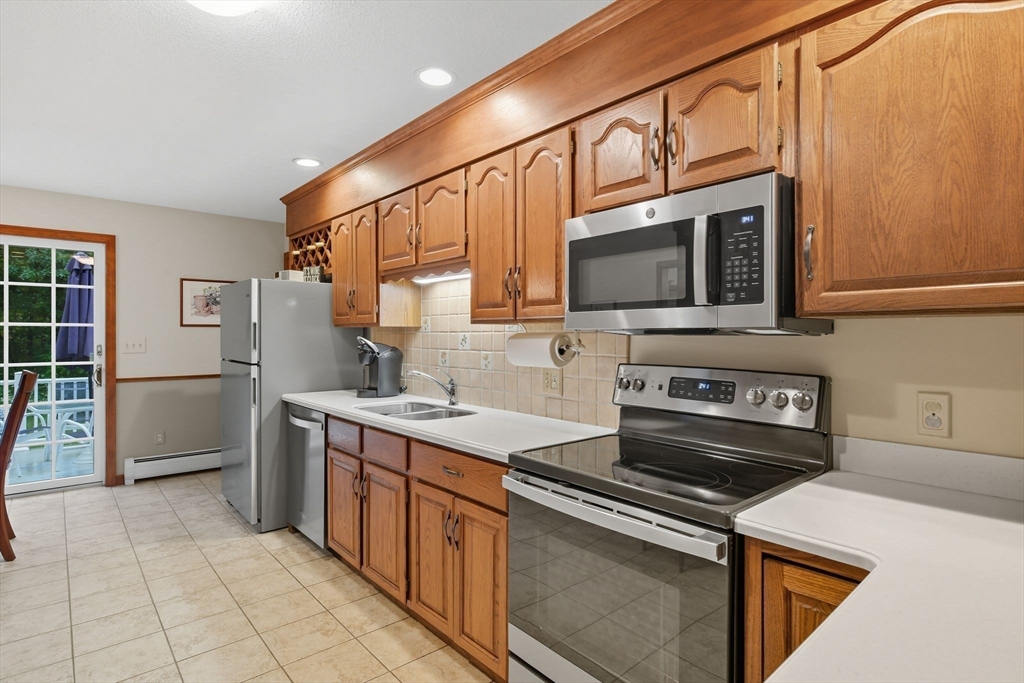 Westfield, Massachusetts, 01085, United States, 3 Bedrooms Bedrooms, ,3 BathroomsBathrooms,Residential,For Sale,1966188