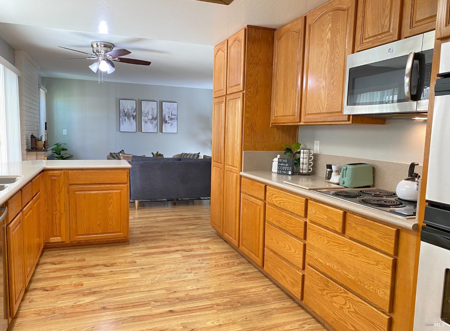 Vacaville, California, 95688, United States, 5 Bedrooms Bedrooms, ,3 BathroomsBathrooms,Residential,For Sale,1911426