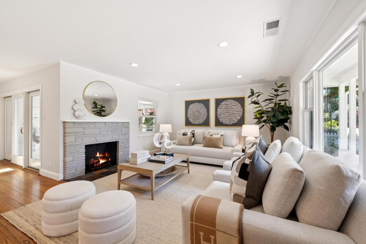 Menlo Park, California, 94025, United States, 3 Bedrooms Bedrooms, ,3 BathroomsBathrooms,Residential,For Sale,1941637