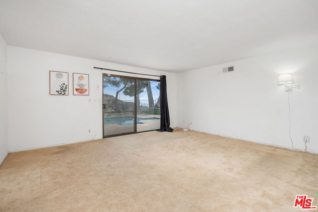 Los Angeles, California, 90046, United States, 4 Bedrooms Bedrooms, ,4 BathroomsBathrooms,Residential,For Sale,1955574