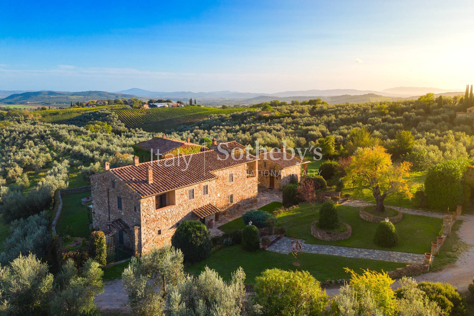  Historic farmhouse with olive grove and vineyard - 物件實景