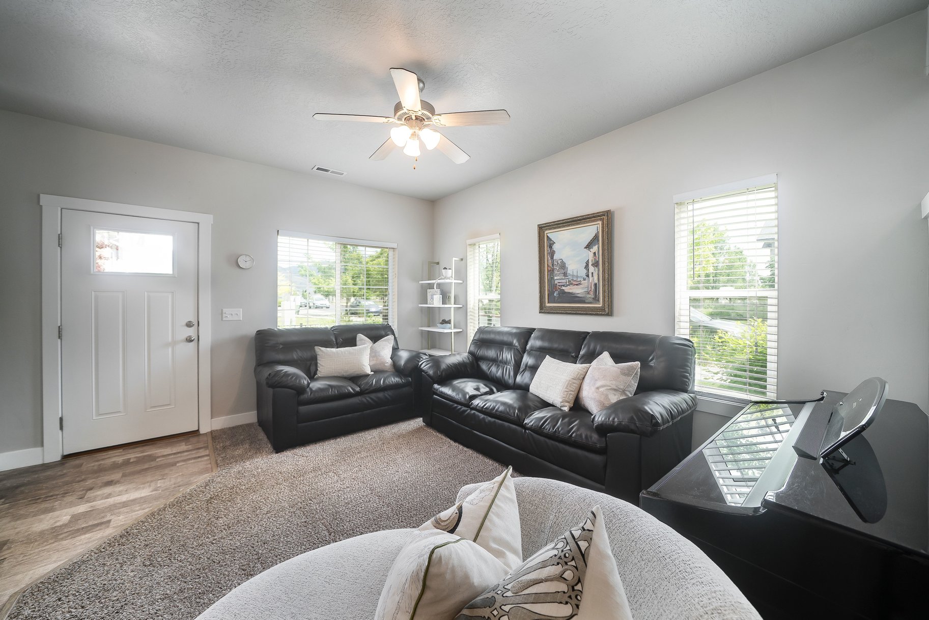  Charming, Very Clean End Unit Townhome in Logan - 物件實景